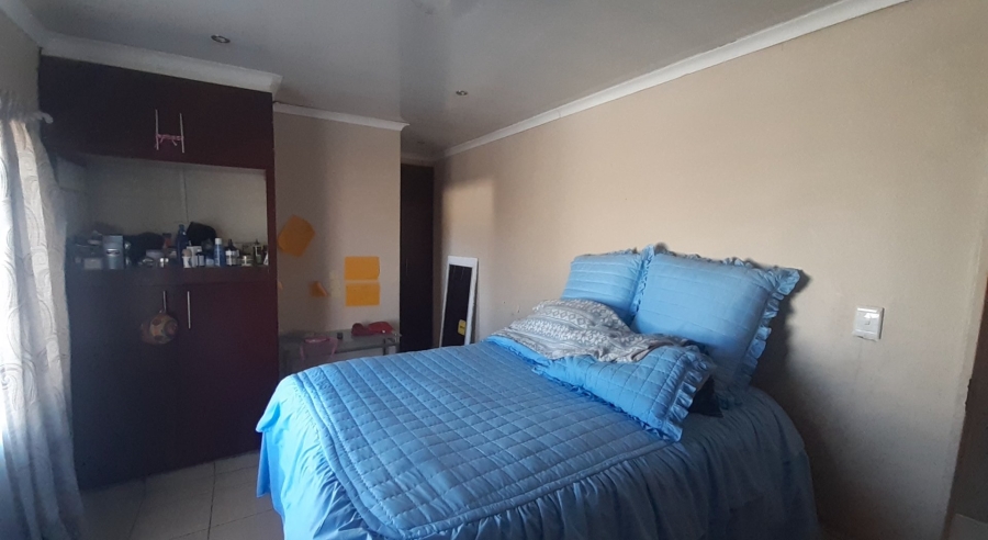 5 Bedroom Property for Sale in Lourierpark Free State